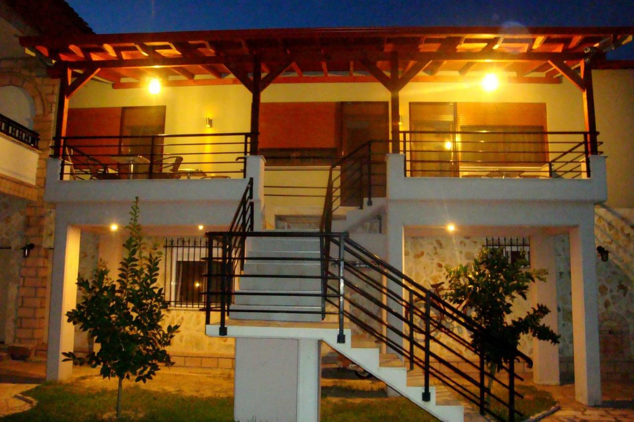Simos Apartments Korinós Exterior foto